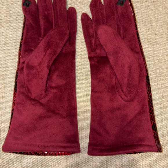 AliExpress | Imitation Snakeskin Touch Screen Winter Gloves - Picture 5 of 5